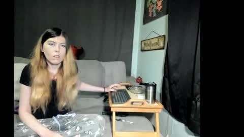 Snapshot of roxihazeleyes chatting on 1, 6, 2026 roxihazeleyes online show from 1, 6, 2026