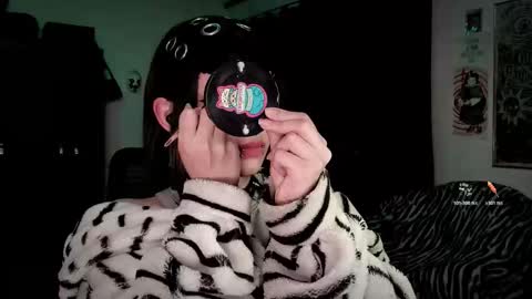 Roxy Independient model Help me to reach 50 thumbs up online show from 12, 2, 2026