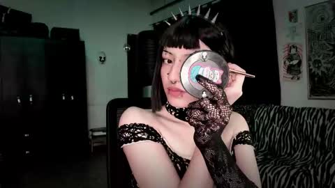 Roxy Independient model Help me to reach 50 thumbs up online show from 27, 2, 2026