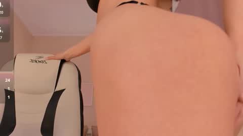 Roxy follow me online show from 23, 11, 2025