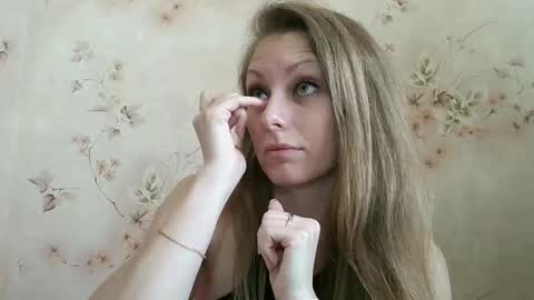 roxyfox18x01 online show from 15, 4, 2026