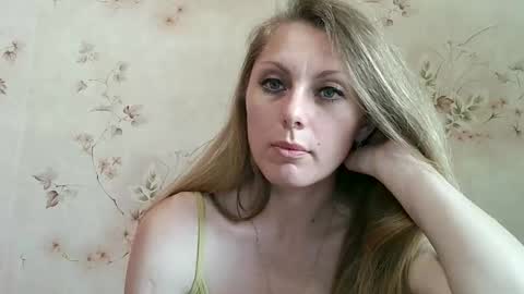 Snapshot of roxyfox18x01 chatting on 3, 6, 2026 roxyfox18x01 online show from 3, 6, 2026