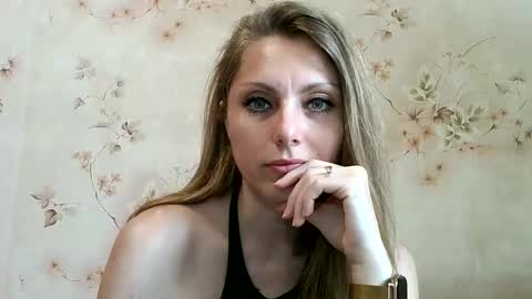 Snapshot of roxyfox18x01 chatting on 5, 6, 2026 roxyfox18x01 online show from 5, 6, 2026