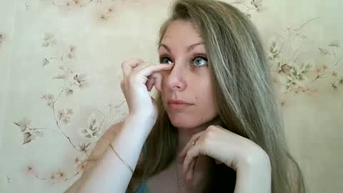 Snapshot of roxyfox18x01 chatting on 6, 6, 2026 roxyfox18x01 online show from 6, 6, 2026