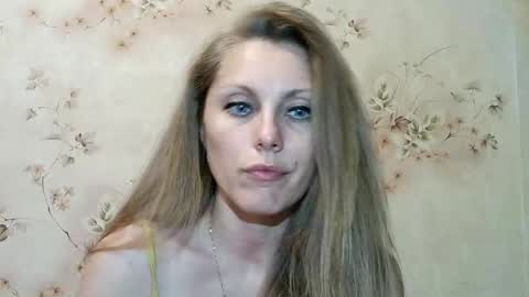 Snapshot of roxyfox18x01 chatting on 9, 6, 2026 roxyfox18x01 online show from 9, 6, 2026