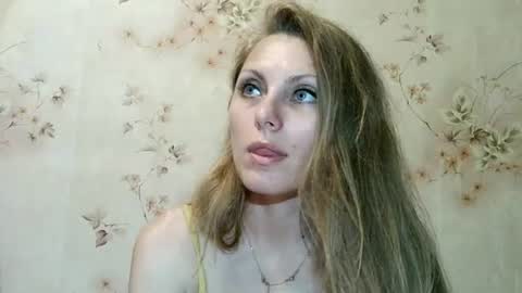 Snapshot of roxyfox18x01 chatting on 11, 6, 2026 roxyfox18x01 online show from 11, 6, 2026