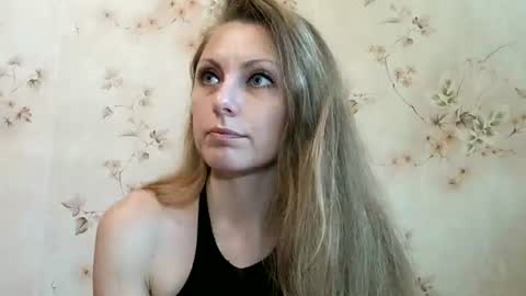 Snapshot of roxyfox18x01 chatting on 12, 6, 2026 roxyfox18x01 online show from 12, 6, 2026