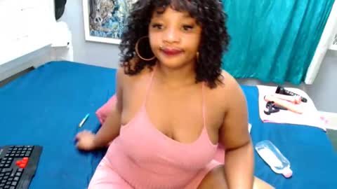 Snapshot of roxyluvxxx chatting on 12, 2, 2026 ROXYLUVXXX online show from 12, 2, 2026