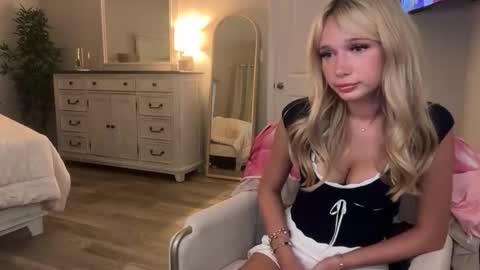 Roxy Rain online show from 15, 4, 2026