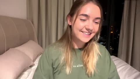 Snapshot of roxysweetdream chatting on 22, 5, 2026 Roxy online show from 22, 5, 2026