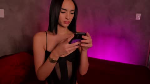 Snapshot of roxyy_x chatting on 28, 4, 2026 val online show from 28, 4, 2026