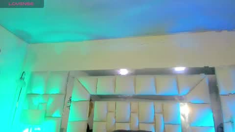 royal_xx online show from 6, 4, 2026