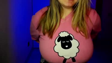 Snapshot of royalboobs chatting on 9, 2, 2025 Cameron online show from 9, 2, 2025