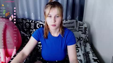 Snapshot of royangela chatting on 13, 9, 2025 angela online show from 13, 9, 2025