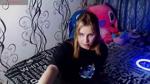 Snapshot of royangela chatting on 25, 9, 2025 angela online show from 25, 9, 2025