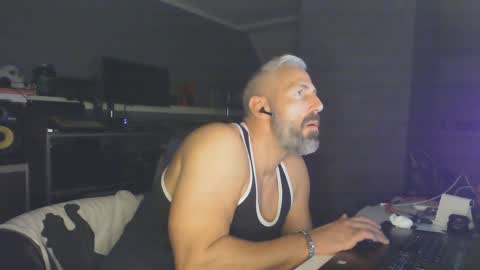 Snapshot of ruffi77 chatting on 6, 1, 2025 Chico que rico Caliente online show from 6, 1, 2025