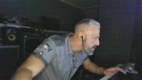 Snapshot of ruffi77 chatting on 8, 1, 2025 Chico que rico Caliente online show from 8, 1, 2025