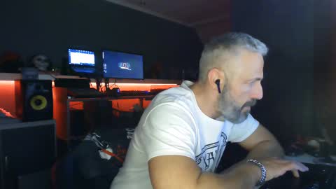 Snapshot of ruffi77 chatting on 5, 3, 2025 Chico que rico Caliente online show from 5, 3, 2025