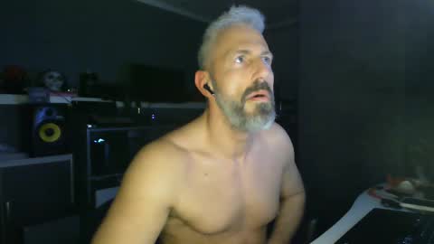 Snapshot of ruffi77 chatting on 5, 3, 2025 Chico que rico Caliente online show from 5, 3, 2025