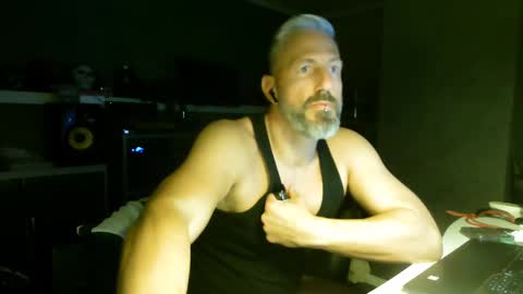 Snapshot of ruffi77 chatting on 8, 3, 2025 Chico que rico Caliente online show from 8, 3, 2025