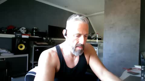 Snapshot of ruffi77 chatting on 8, 3, 2025 Chico que rico Caliente online show from 8, 3, 2025