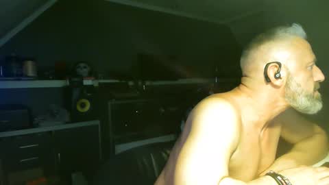 Snapshot of ruffi77 chatting on 17, 10, 2025 Chico que rico Caliente online show from 17, 10, 2025