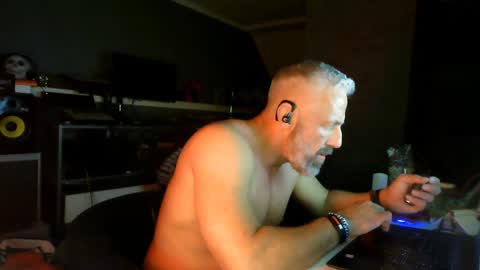 Snapshot of ruffi77 chatting on 16, 4, 2026 Chico que rico Caliente online show from 16, 4, 2026