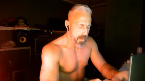 Chico que rico Caliente online show from 30, 7, 2026