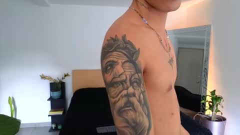  R U S S E L L  online show from 22, 9, 2025