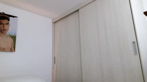  R U S S E L L  online show from 5, 11, 2025