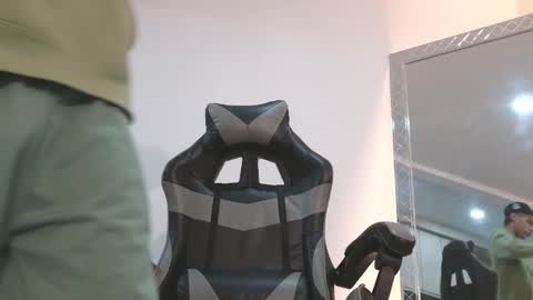  R U S S E L L  online show from 12, 1, 2026