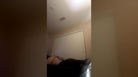 ryanlovesfishnets online show from 20, 7, 2026