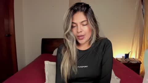 Snapshot of s_u_n_r_i_s_e_e chatting on 7, 1, 2025 Leslie Beltrn online show from 7, 1, 2025