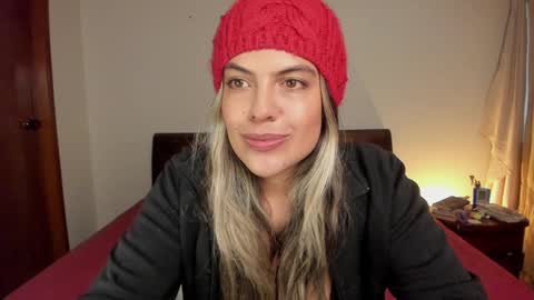 Snapshot of s_u_n_r_i_s_e_e chatting on 1, 2, 2025 Leslie Beltrn online show from 1, 2, 2025