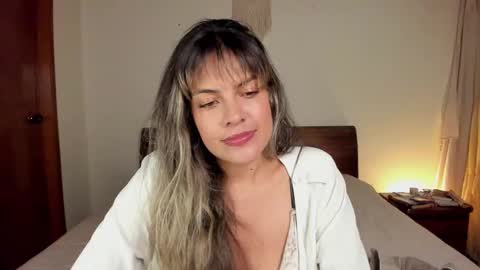 Snapshot of s_u_n_r_i_s_e_e chatting on 19, 2, 2025 Leslie Beltrn online show from 19, 2, 2025