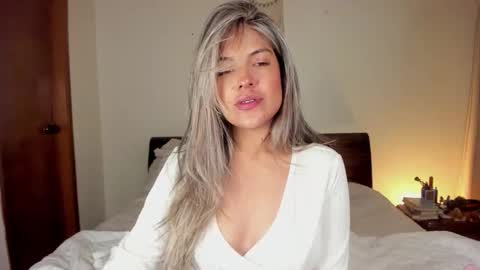 Snapshot of s_u_n_r_i_s_e_e chatting on 25, 9, 2025 Leslie Beltrn online show from 25, 9, 2025