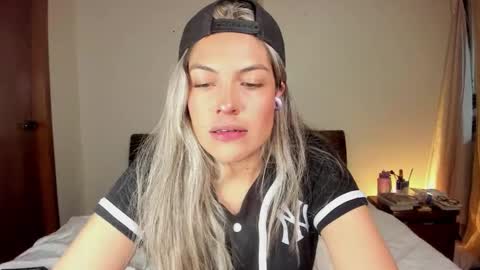 Snapshot of s_u_n_r_i_s_e_e chatting on 29, 9, 2025 Leslie Beltrn online show from 29, 9, 2025