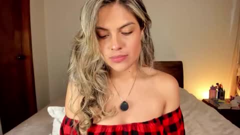 Snapshot of s_u_n_r_i_s_e_e chatting on 24, 11, 2025 Leslie Beltrn online show from 24, 11, 2025