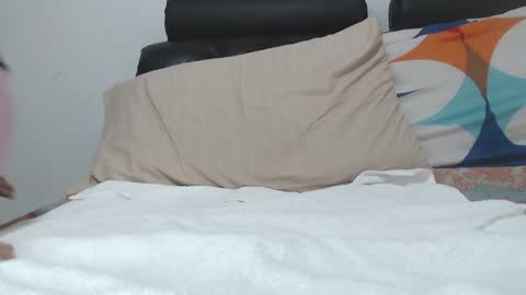 saaramiller     online show from 27, 1, 2025