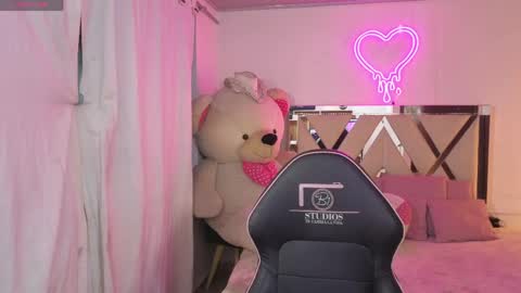 Snapshot of saaya_tay chatting on 18, 5, 2026 saaya_tay online show from 18, 5, 2026