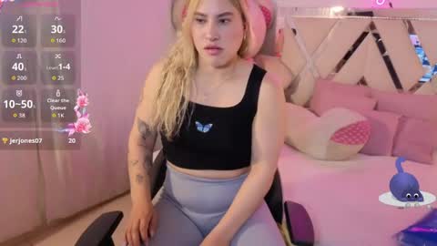 Snapshot of saaya_tay chatting on 8, 6, 2026 saaya_tay online show from 8, 6, 2026
