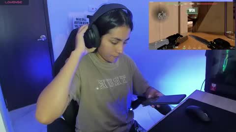 Snapshot of sabrina_chester_02 chatting on 25, 9, 2025 Angie online show from 25, 9, 2025