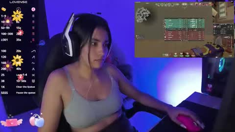 Snapshot of sabrina_chester_02 chatting on 13, 11, 2025 Angie online show from 13, 11, 2025