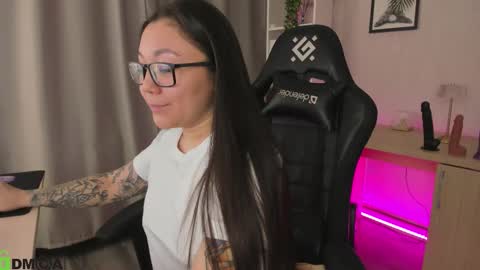 GMT7TueWedThuFriSatSun 0100am-0700am online show from 25, 2, 2026