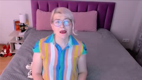 Sabrina MacMarren online show from 4, 12, 2025