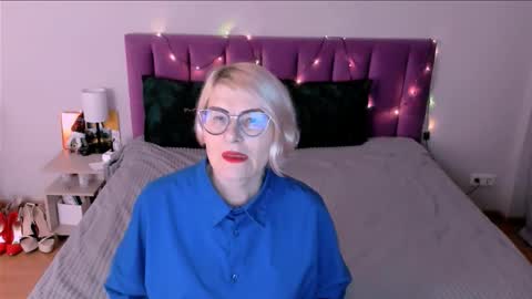 Sabrina MacMarren online show from 18, 12, 2025