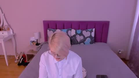 Sabrina MacMarren online show from 8, 2, 2026