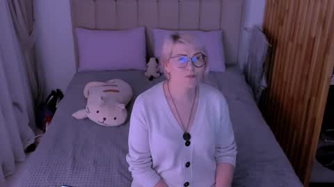 Sabrina MacMarren online show from 16, 3, 2026