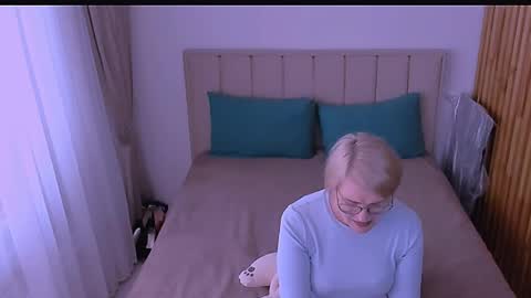 Sabrina MacMarren online show from 25, 4, 2026