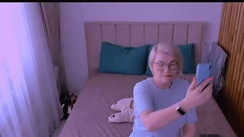 Sabrina MacMarren online show from 27, 4, 2026